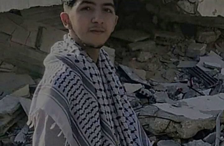 على عكاز الألم من غزة لمصر.. رحلة غازي شاهين بين الحرب والعلاج