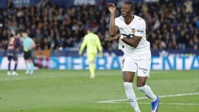 فالنسيا يهزم ليفانتي بثنائية بالليغا