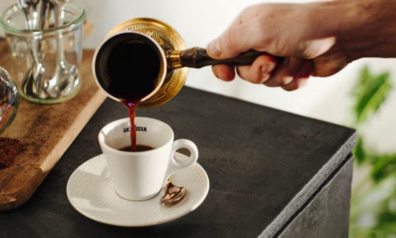 قهوة الكنكة.. كيف تحولت طريقة تحضير إلى ساحة صراع بين 6 دول؟