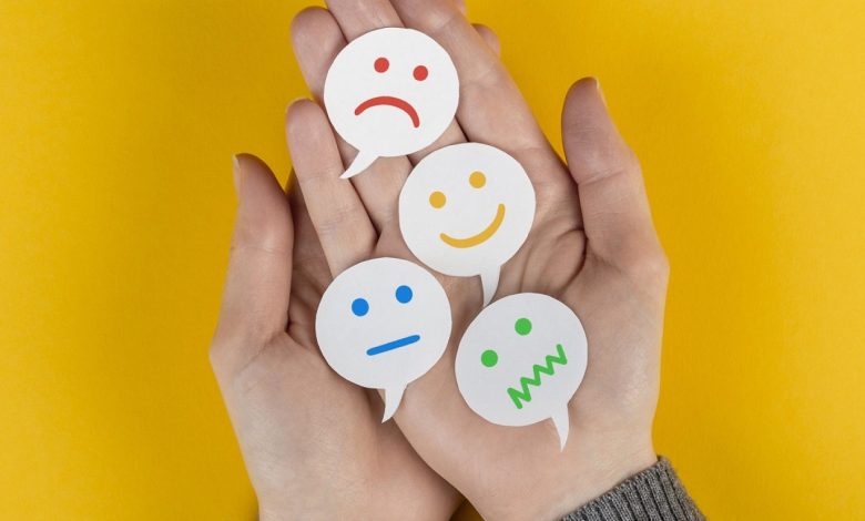 كيف تفهم مشاعرك من دون أن تضيّع نفسك في دوامة الانفعالات؟