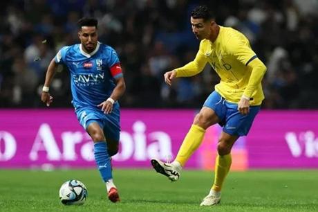 مدرجات الأول بارك تنتفض لغياب رونالدو في ليلة الكلاسيكو