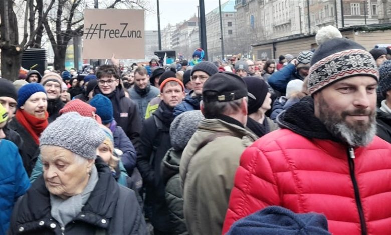 مسيرات في التشيك دعماً للرئيس وسط خلاف مع الحكومة