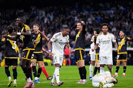 مشادة بين إبراهيم دياز ولاعب مغربي آخر خلال مباراة في الدوري الإسباني