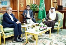 نائب رئيس مجلس الشورى يلتقي رئيس لجنة الأمن القومي والسياسة الخارجية لمجلس الشورى الإيراني