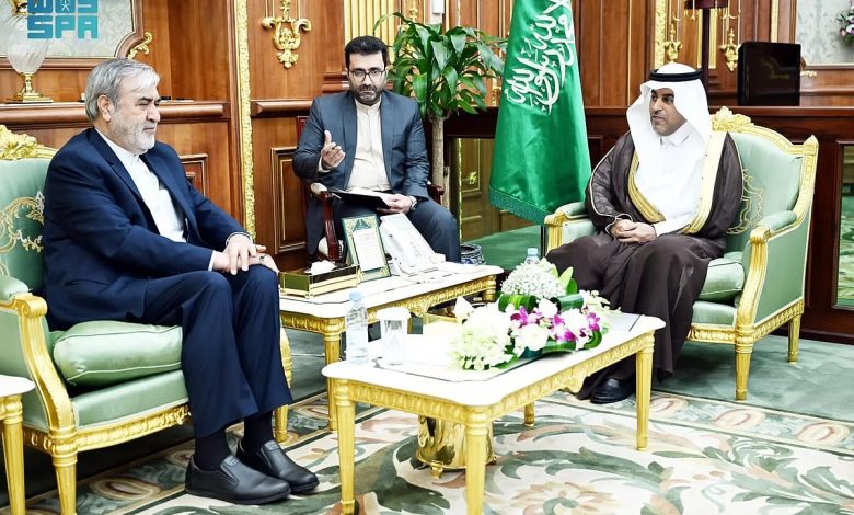 نائب رئيس مجلس الشورى يلتقي رئيس لجنة الأمن القومي والسياسة الخارجية لمجلس الشورى الإيراني