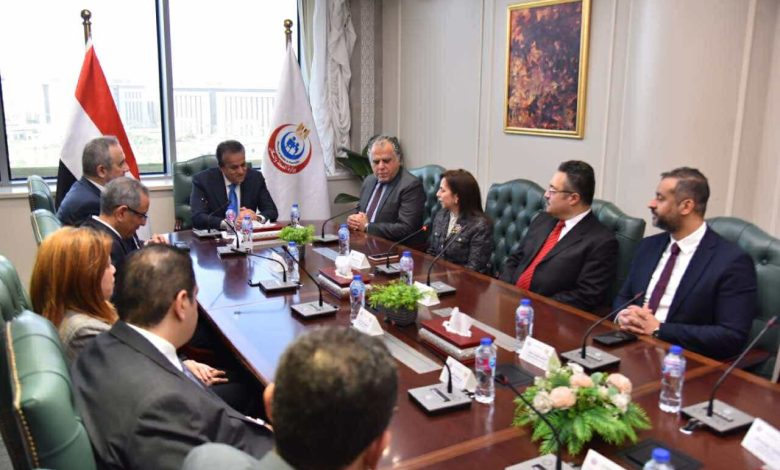 وزير الصحة يكرم فرق القوافل الطبية وممثلي الخارجية المشاركين في دعم الأشقاء بالسودان وجيبوتي والصومال