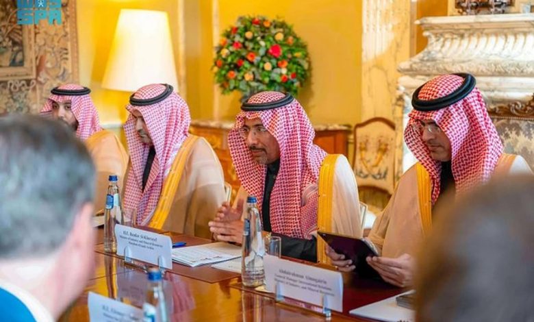 وزير الصناعة يبحث فرص تعزيز الشراكة الاقتصادية مع المفوضية الأوروبية